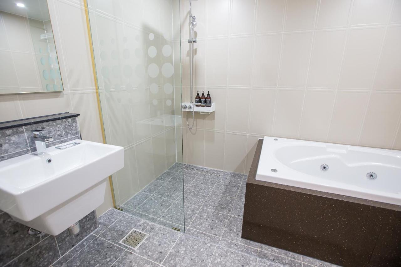 Hotel Raum Szuncshon Kültér fotó
